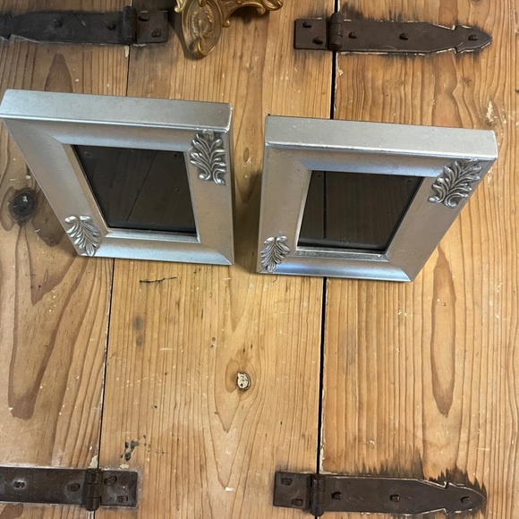 Pair 🍐 of Picture Frames - Picture 14 of 14